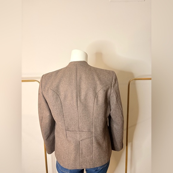 Vintage Brown Tweed Blazer with Notched Lapels - Picture 10 of 12